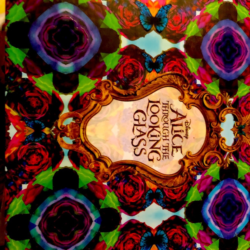 Alice in wonderland eye shadow palette unused